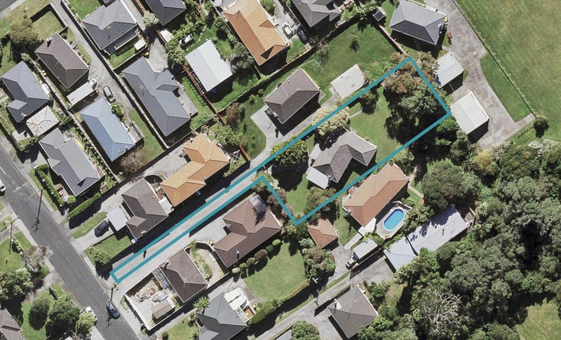 8E Ayrton Street, Te Atatu South, Auckland - Carousel 1