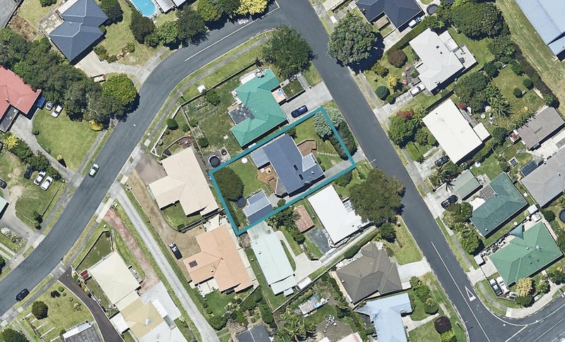8 Sunset Crescent, Maungatapu, Tauranga - Carousel 1