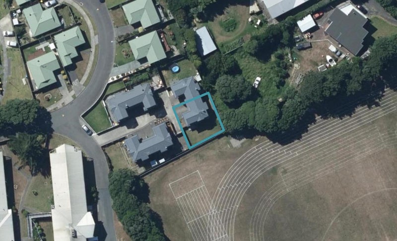 6 Pohutukawa Grove, Titahi Bay, Porirua - Carousel 1