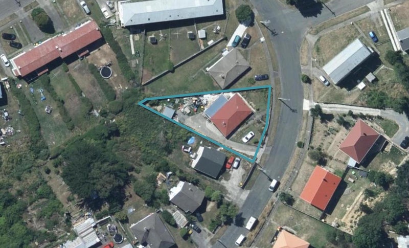 6 Dorset Grove, Cannons Creek, Porirua - Carousel 1