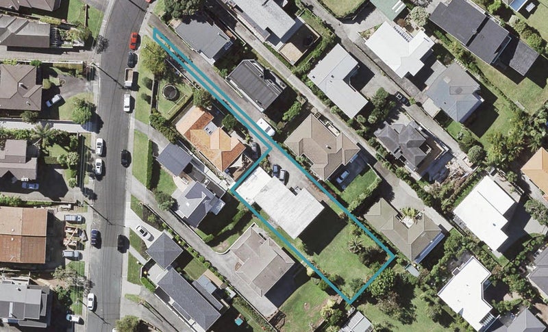 17A Seaview Road, Castor Bay, Auckland - Carousel 1