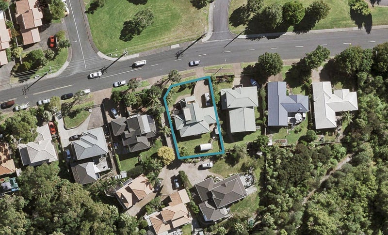127 Awaroa Road, Sunnyvale, Auckland - Carousel 1
