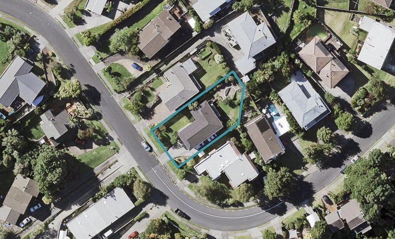 24 Haseler Crescent, Howick, Auckland - Carousel 1