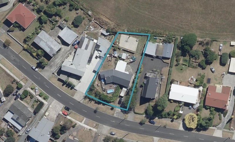 21 McKay Drive, Temple View, Hamilton - Carousel 1