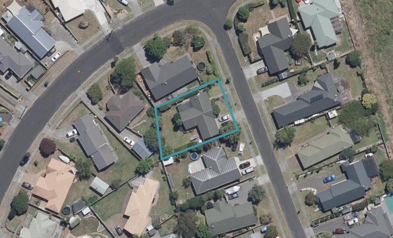 2 Drake Place, Fairview Downs, Hamilton - Carousel 1