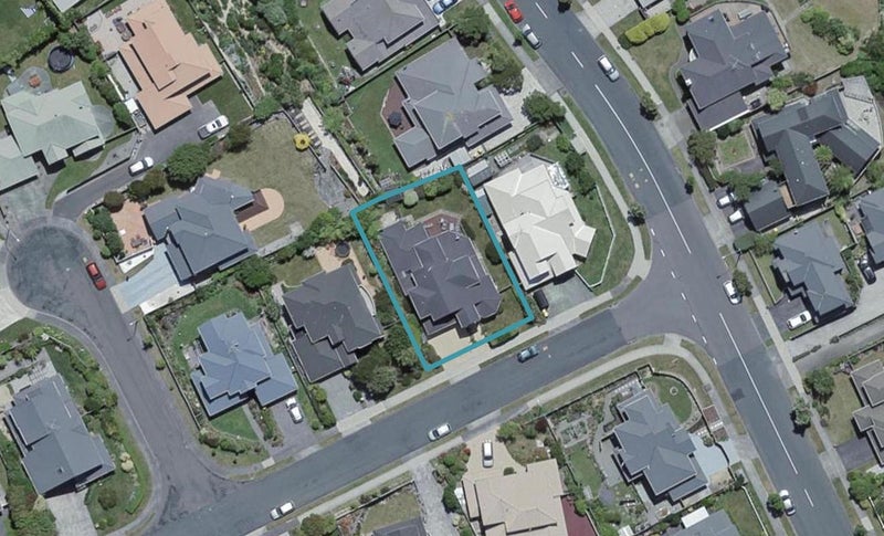 2 Derry Hill, Churton Park, Wellington - Carousel 1