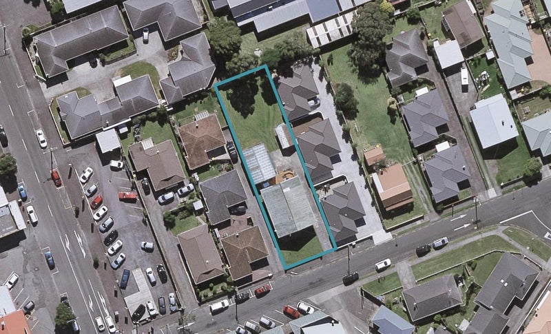 11 Clemow Road, Fitzroy, New Plymouth - Carousel 1