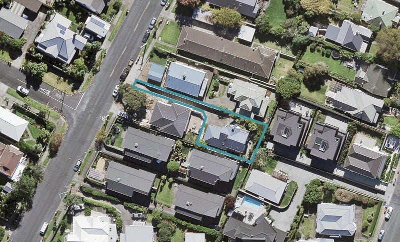 9A Mountain View Road, Morningside, Auckland - Carousel 1