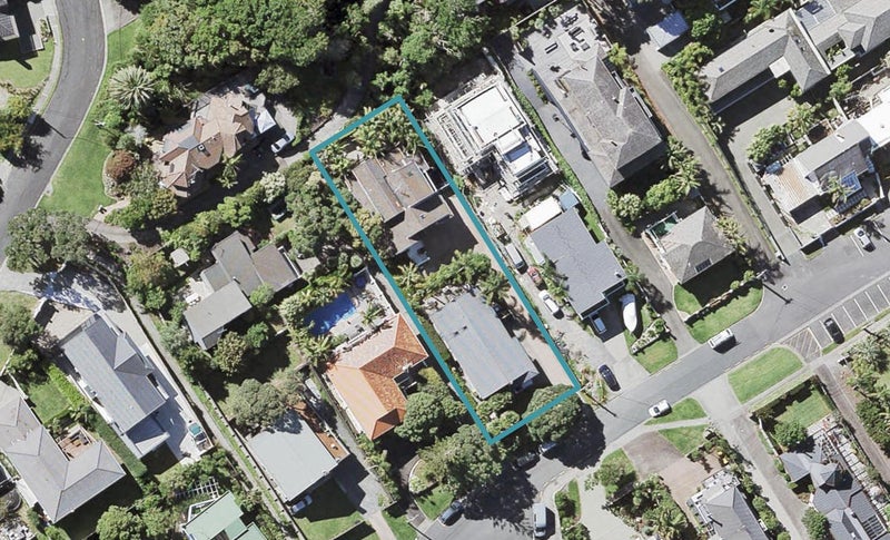 8 THE ESPLANADE, Campbells Bay, Auckland - Carousel 1