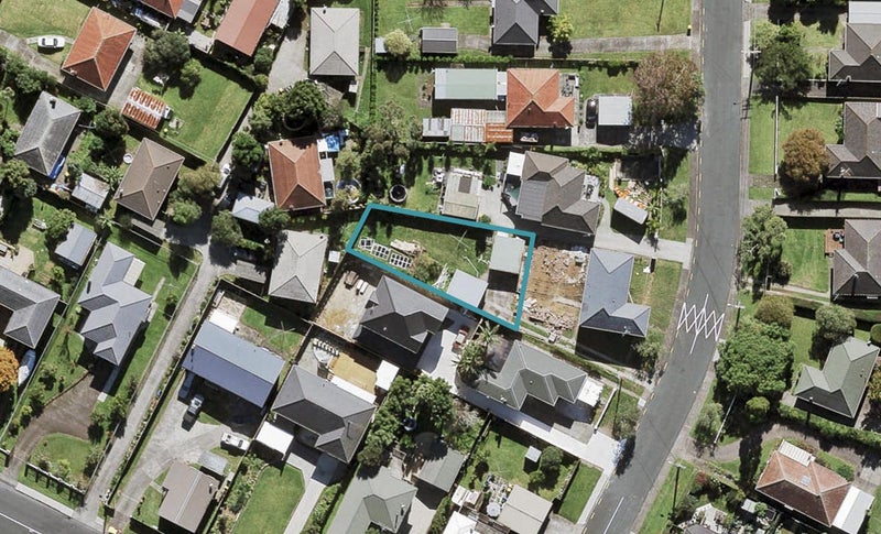 69A Neil Avenue, Te Atatu Peninsula, Auckland - Carousel 1