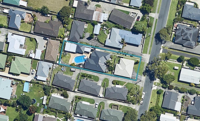 15A Myres Street, Otumoetai, Tauranga - Carousel 1