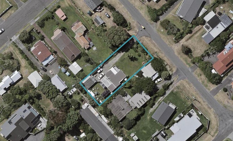 4 Taiata Street, Waikanae Beach, Waikanae - Carousel 1