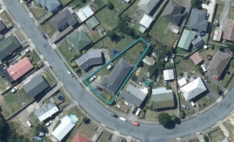 42 Kokiri Crescent, Waitangirua, Porirua - Carousel 1