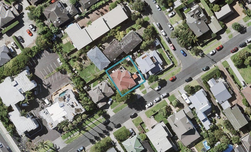 4B Rewiti Avenue, Takapuna, Auckland - Carousel 1