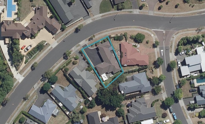43 St James Drive, Huntington, Hamilton - Carousel 1