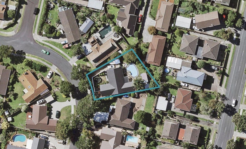 16 Raddock Place, Farm Cove, Auckland - Carousel 1