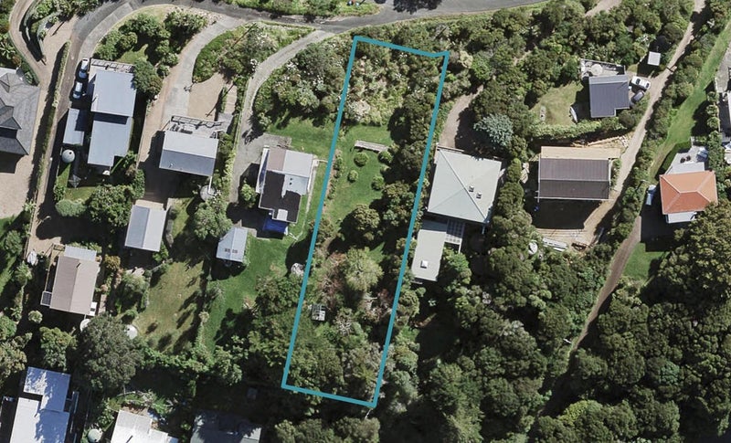 34 Queens Drive, Oneroa, Waiheke Island - Carousel 1