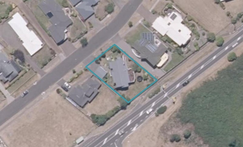 22 Kinder Street, Acacia Bay, Taupo - Carousel 1
