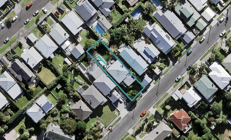 13 Westmere Crescent, Westmere, Auckland - Carousel 1