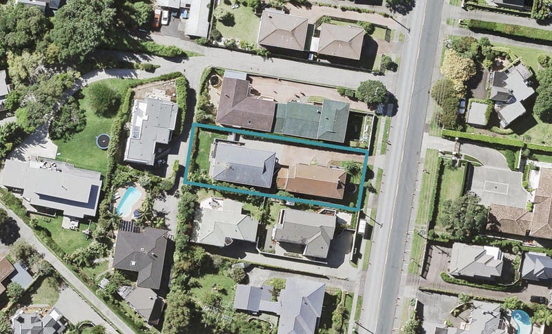 2/150 Beach Road, Campbells Bay, Auckland - Carousel 1