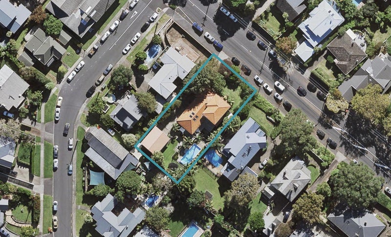 168 Hinemoa Street, Birkenhead, Auckland - Carousel 1