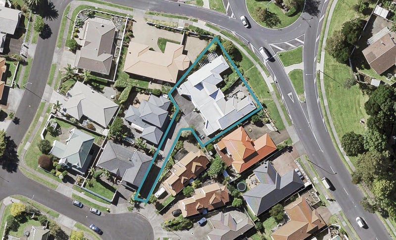 1/10 Dunn Place, Farm Cove, Auckland - Carousel 1