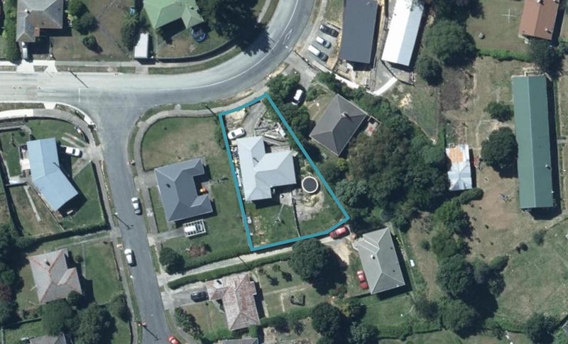 11 Hampshire Street, Cannons Creek, Porirua - Carousel 1