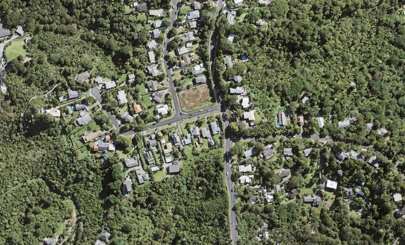 4 Grendon Road, Titirangi, Auckland - Carousel 1