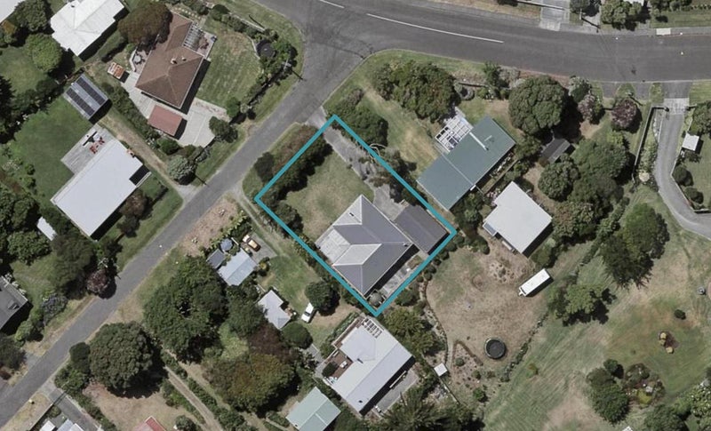 16 Henare Street, Waikanae Beach, Waikanae - Carousel 1