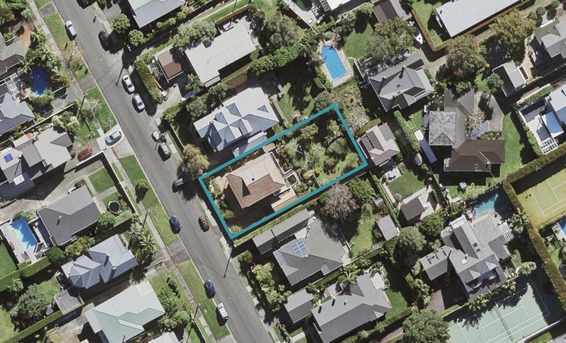 13 Palmerston Road, Birkenhead, Auckland - Carousel 1