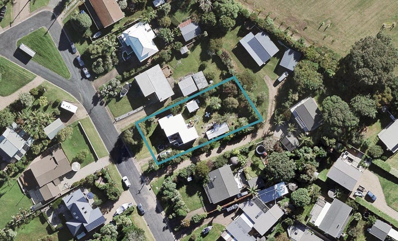 11 Esslin Road, Surfdale, Waiheke Island - Carousel 1