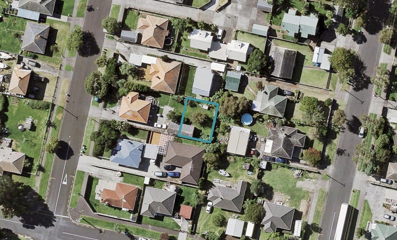 24D Kawiti Avenue, Point England, Auckland - Carousel 1
