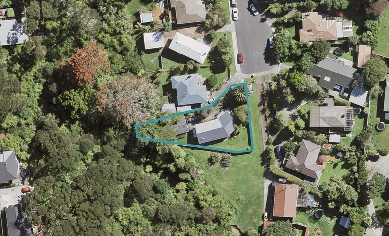 19 Willowbrook Place, Titirangi, Auckland - Carousel 1