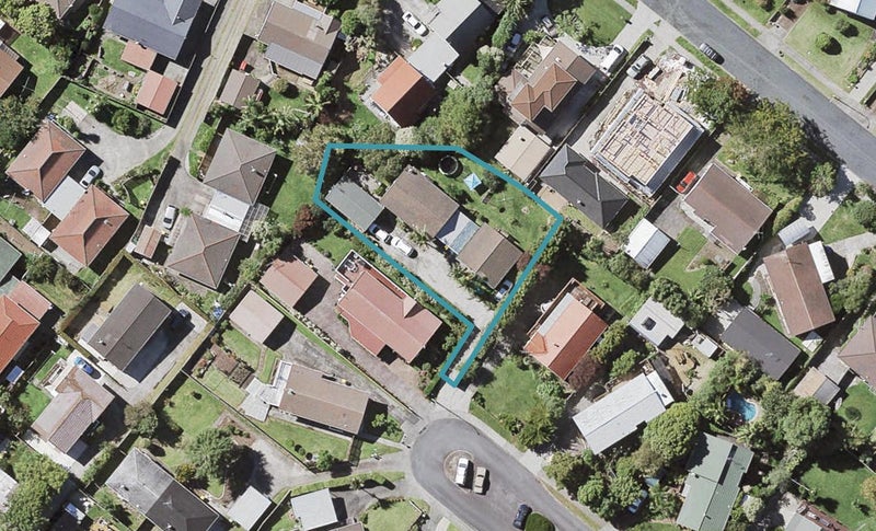 2/15 Kingussie Place, Highland Park, Auckland - Carousel 1