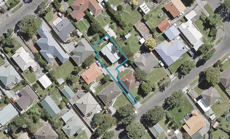 2/4 Galway Street, Waterloo, Lower Hutt - Carousel 1