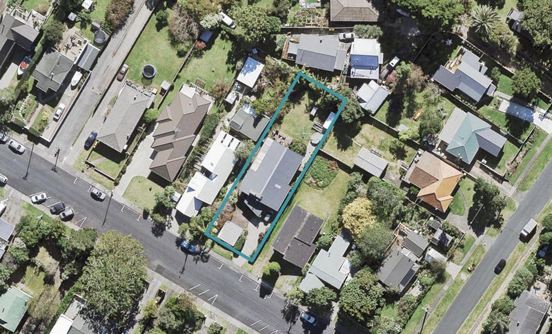 38 Beach Haven Road, Beach Haven, Auckland - Carousel 1