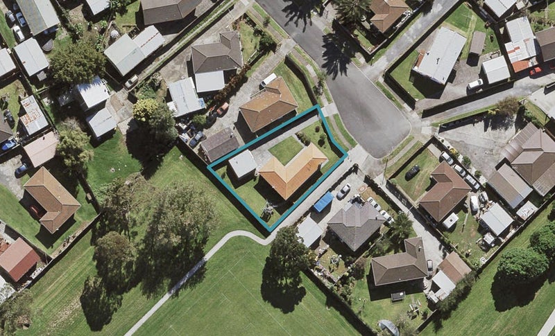 11 Tacon Place, Mangere, Auckland - Carousel 1