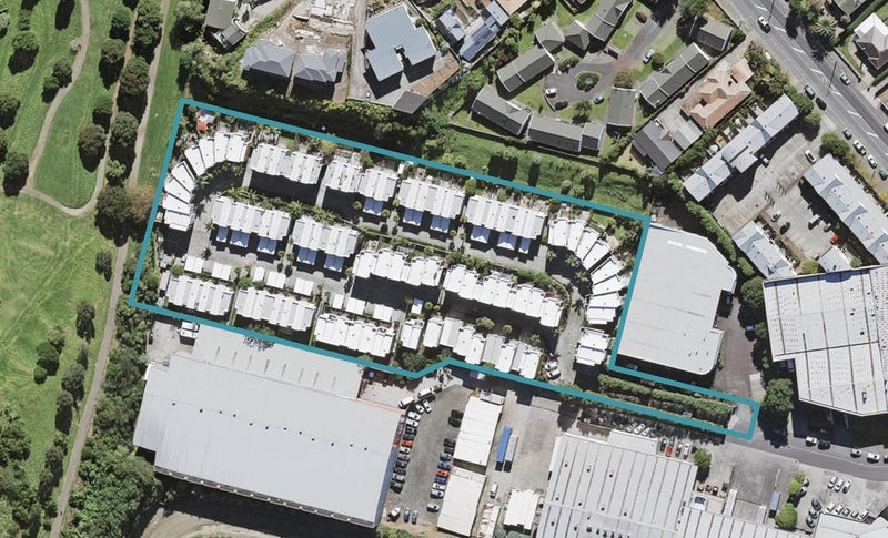 44A/21 Hunters Park Drive, Three Kings, Auckland - Carousel 1