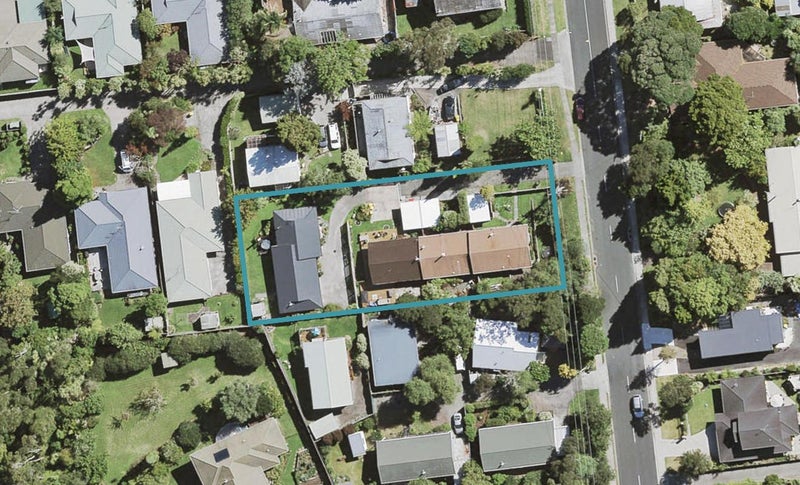 2/77 Konini Road, Titirangi, Auckland - Carousel 1
