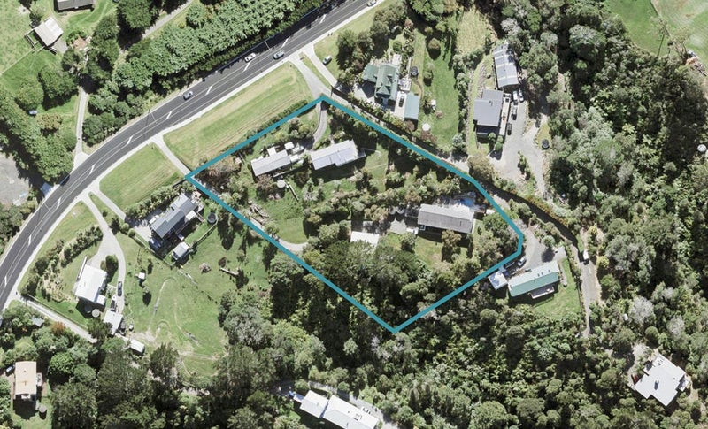 1135A Whangaparaoa Road, Tindalls Beach, Whangaparaoa - Carousel 1