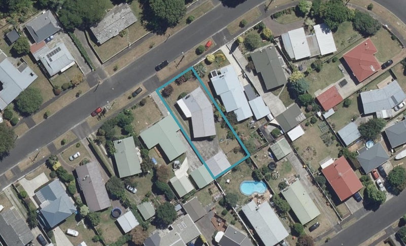 94 Fitzroy Avenue, Fitzroy, Hamilton - Carousel 1