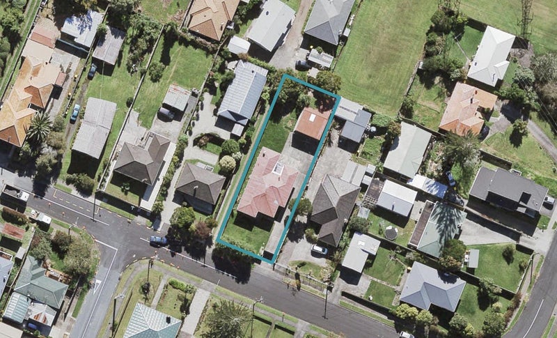 16 Beaubank Road, Kelston, Auckland - Carousel 1