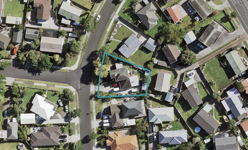 8 Bellville Drive, Clendon Park, Auckland - Carousel 1
