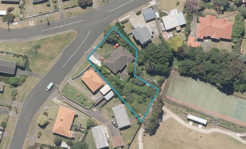 1 Cambridge Street, Gonville, Whanganui - Carousel 1