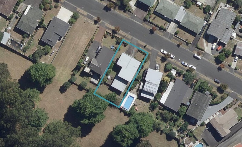 37 Resthill Crescent, Glenview, Hamilton - Carousel 1