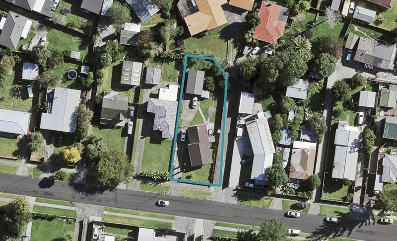 14 Blanes Road, Weymouth, Auckland - Carousel 1