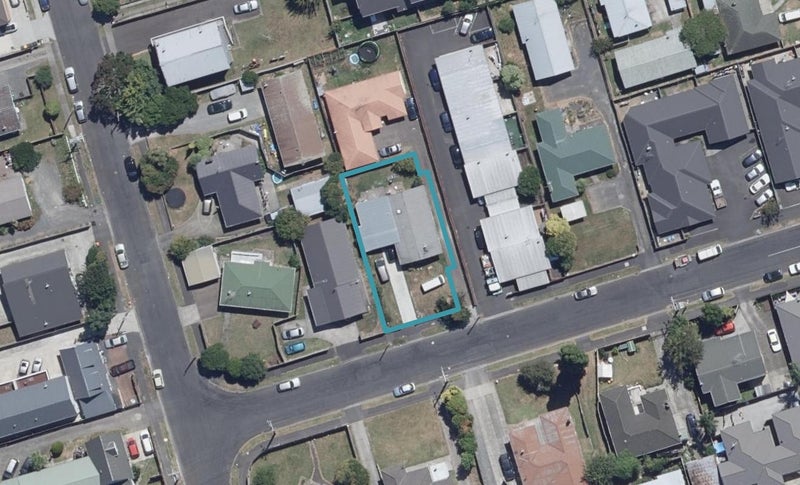 2/10 Ford Street, Hamilton East, Hamilton - Carousel 1