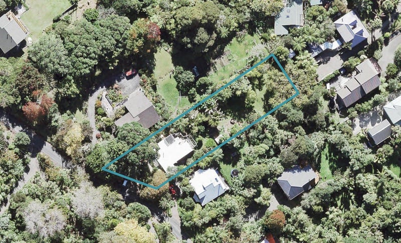 21 Raroa Terrace, Waiatarua, Auckland - Carousel 1
