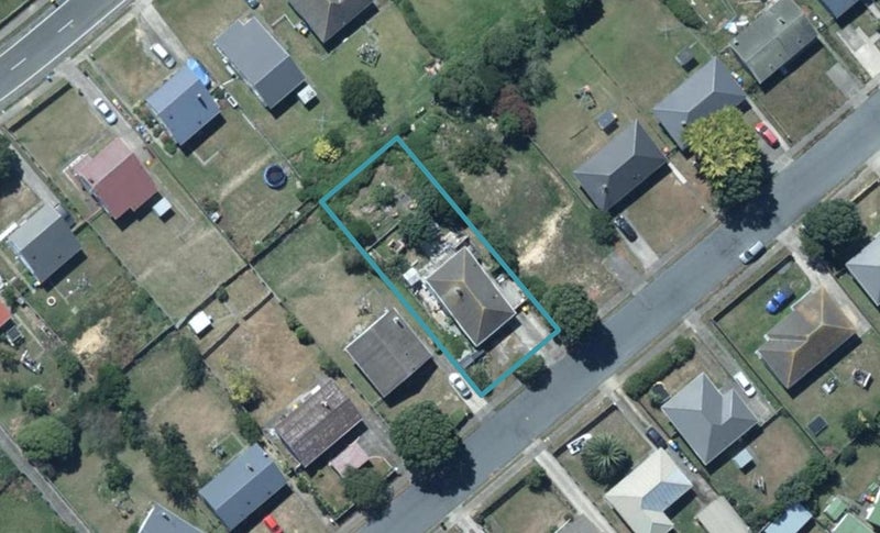 33 Arahura Crescent, Waitangirua, Porirua - Carousel 1