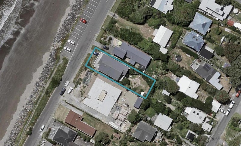 130 The Parade, Paekakariki - Carousel 1